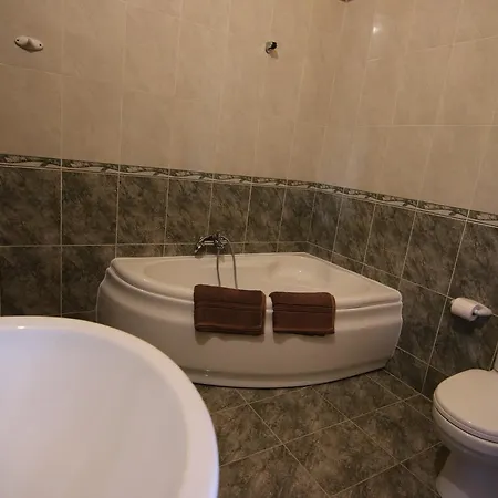 Ad Hoc Bed & Breakfast 3*